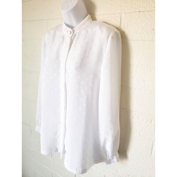 Flowy White VTG Button Down Blouse - Picture 4 of 5